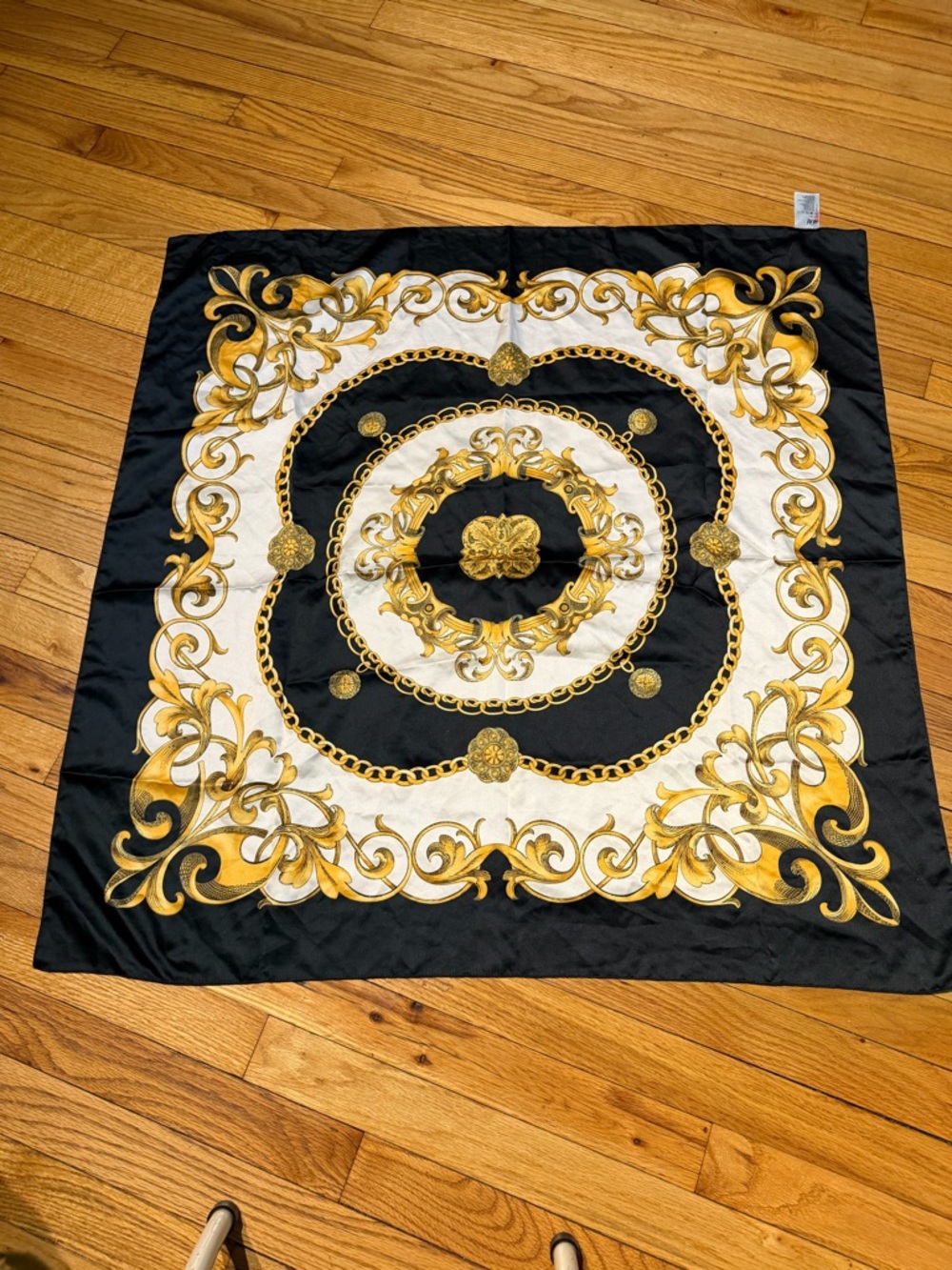 H&M Vintage Baroque Black White/Gold Square Scarf Chain large classic elegant